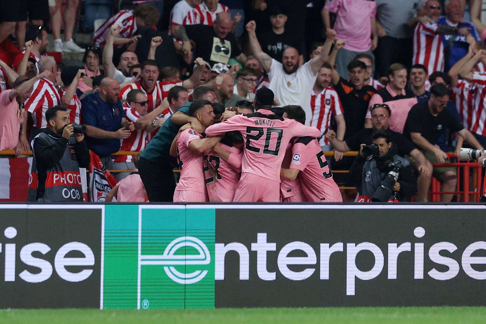 Sunderland players celebrate